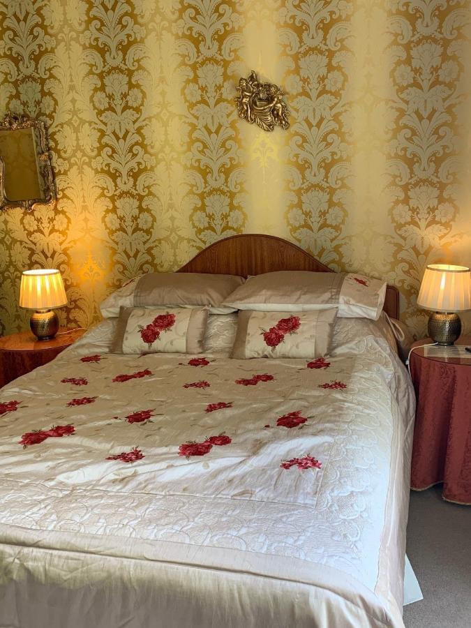 Hotel Harrisons Hall Bed & Breakfast à Mold Extérieur photo