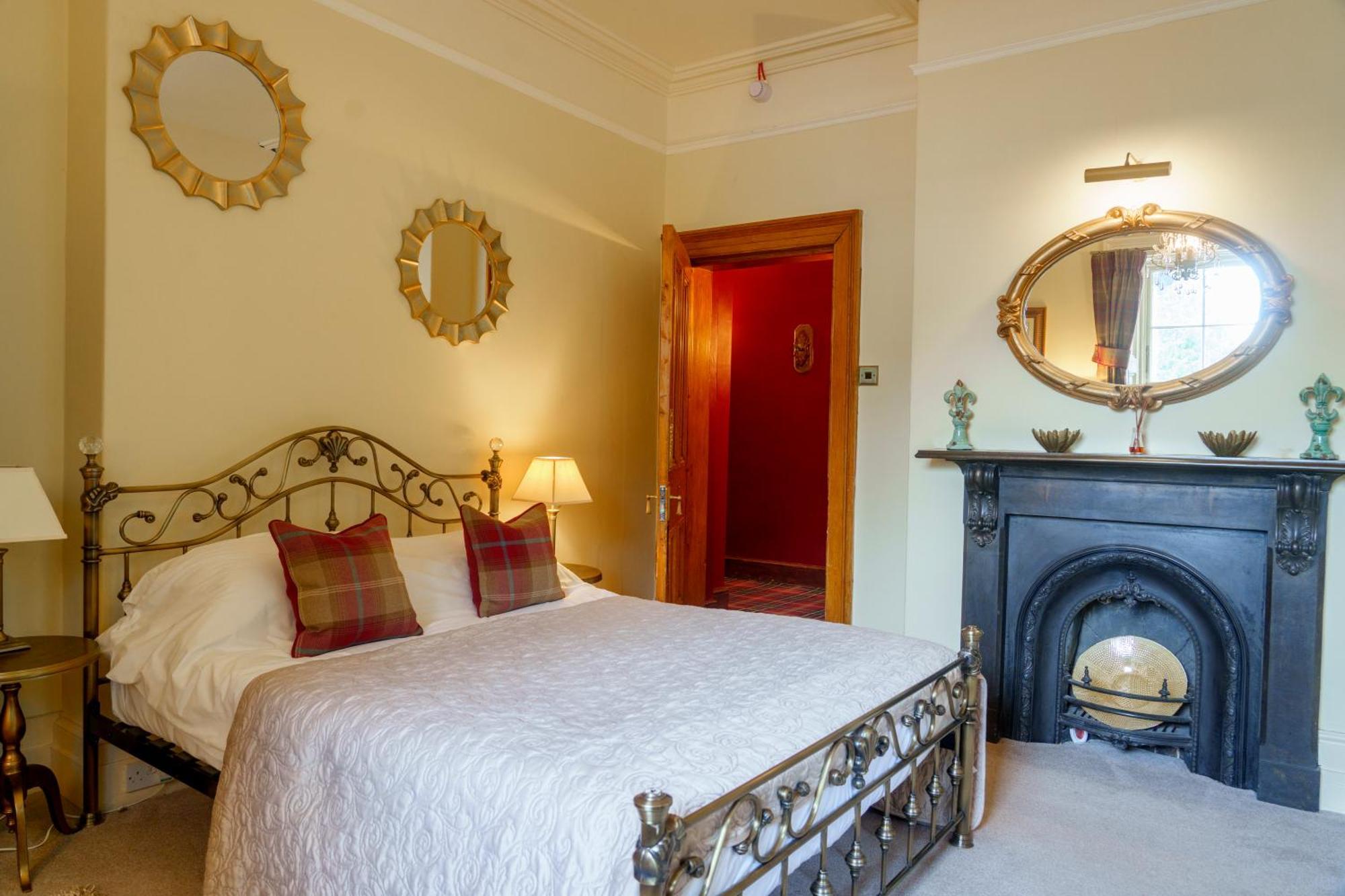 Hotel Harrisons Hall Bed & Breakfast à Mold Extérieur photo