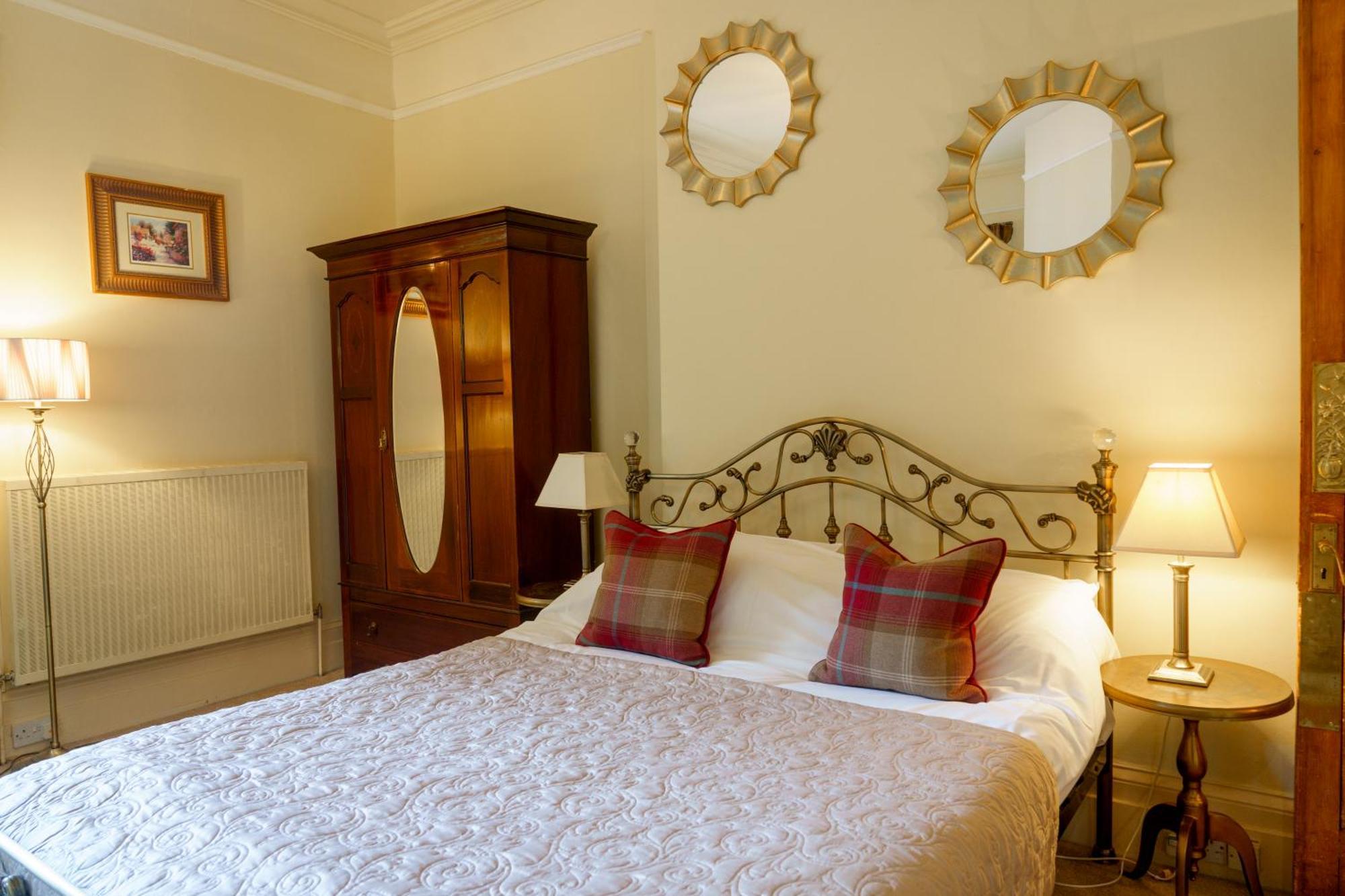 Hotel Harrisons Hall Bed & Breakfast à Mold Extérieur photo