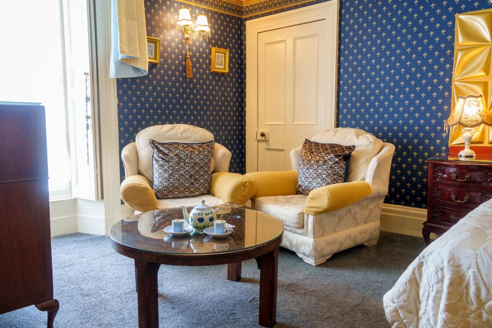 Hotel Harrisons Hall Bed & Breakfast à Mold Extérieur photo