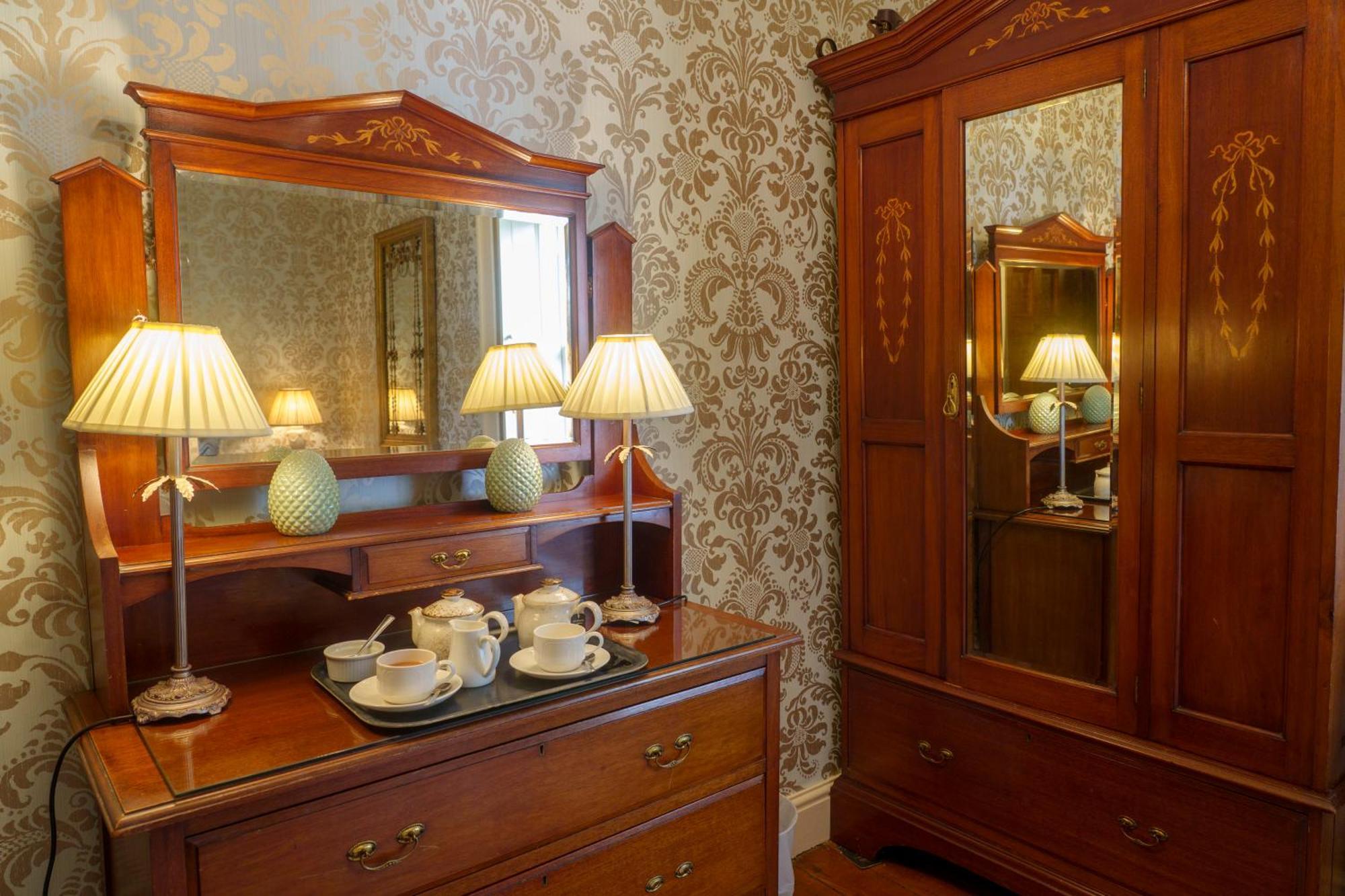 Hotel Harrisons Hall Bed & Breakfast à Mold Extérieur photo