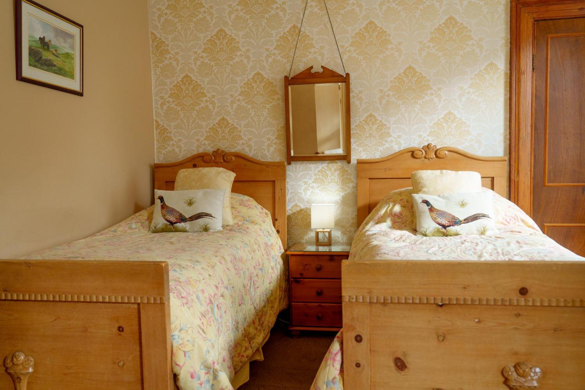 Hotel Harrisons Hall Bed & Breakfast à Mold Extérieur photo